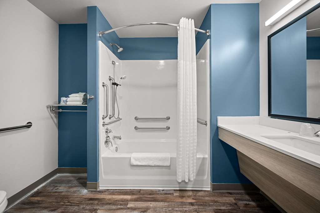 WoodSpring Suites Dearborn Detroit - photo 27