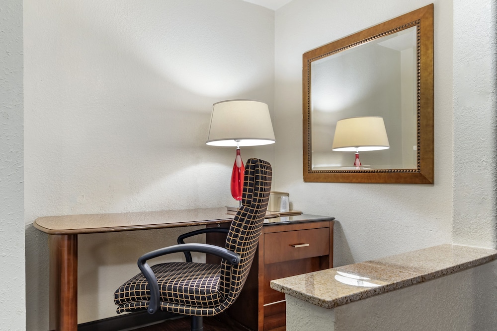 Rose City Inn & Suites - photo 11