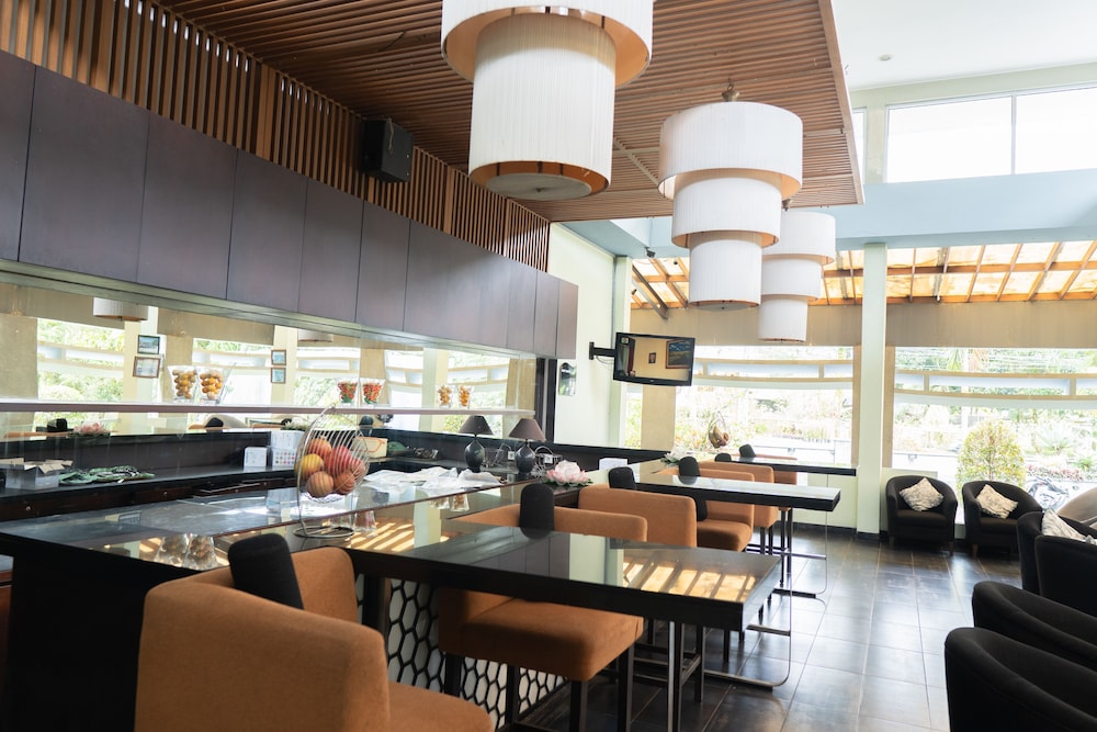 Green Valley Resort — hotel in Baturaden