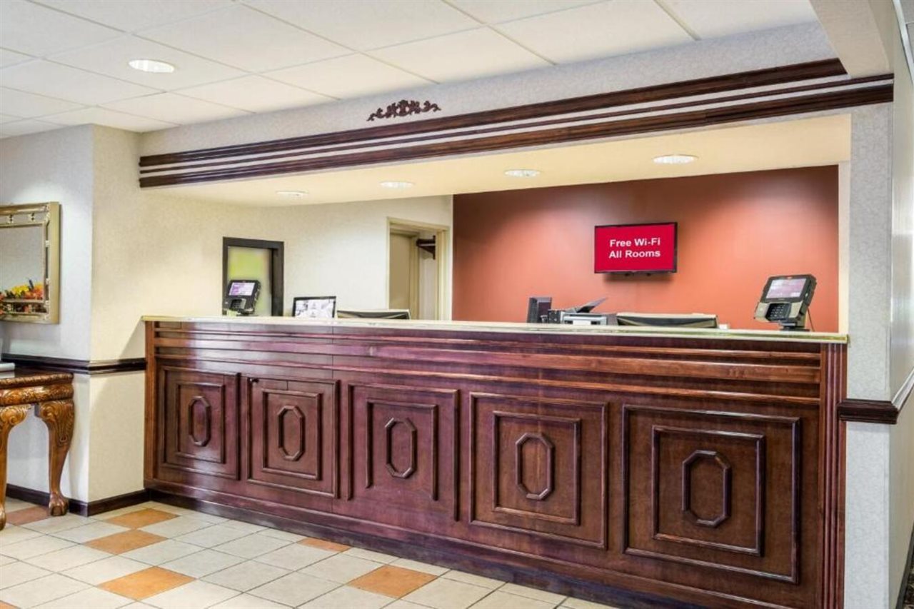 Red Roof Inn Hendersonville - photo 6
