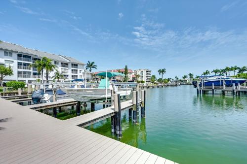 Waterfront Marco Island Condo Less Than quarter Mi to Beach — 4-Star Luxury Hotel in Marco Island, United States