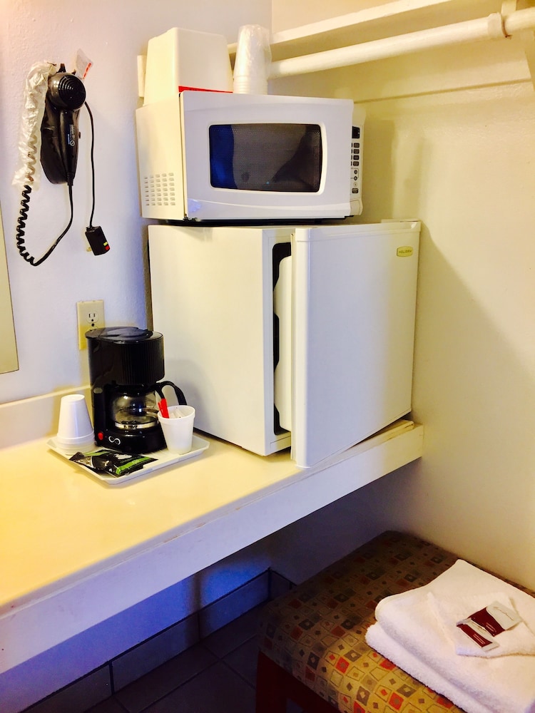 Maple Inn & Suites - photo 11