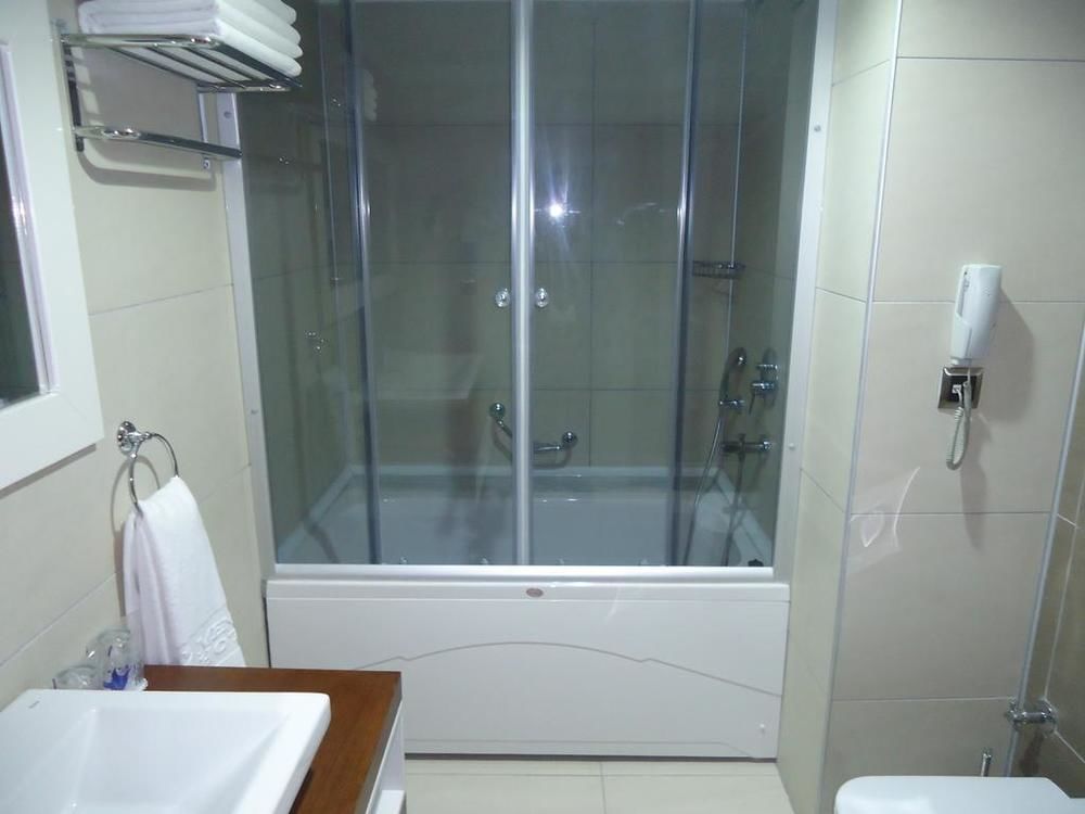 Menua Hotel — Van — photo 5