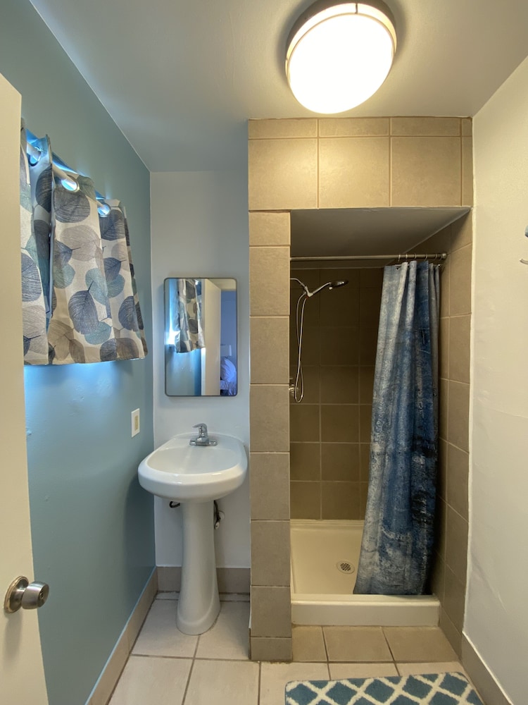 Bluebird Day Inn & Suites - photo 24