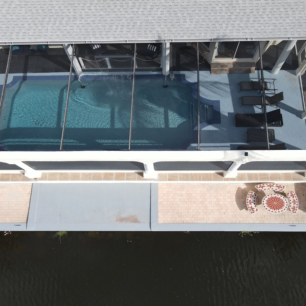 Golden Globe luxury on the canal with poolspa - photo 39