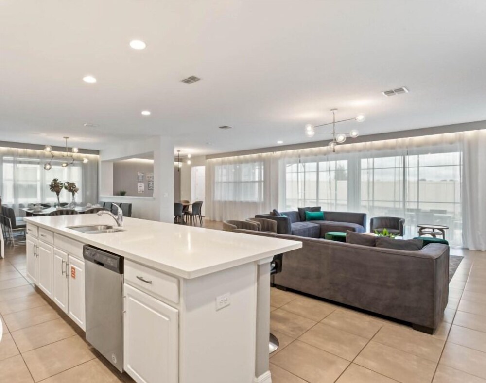 9 Bed 6.5 Bath Solara Resort 9 Bedroom Home by RedAwning - photo 11