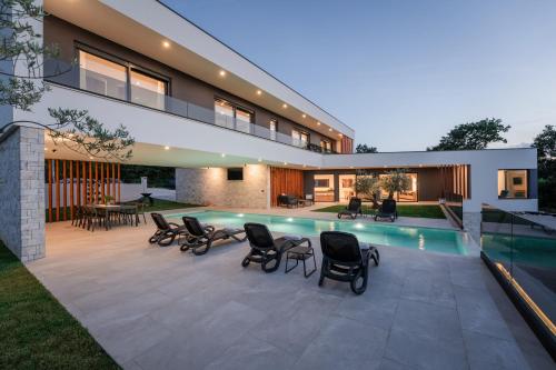 Villa Vista Verde by IstriaLux — 4-Star Luxury Hotel in Svetvincenat, Croatia