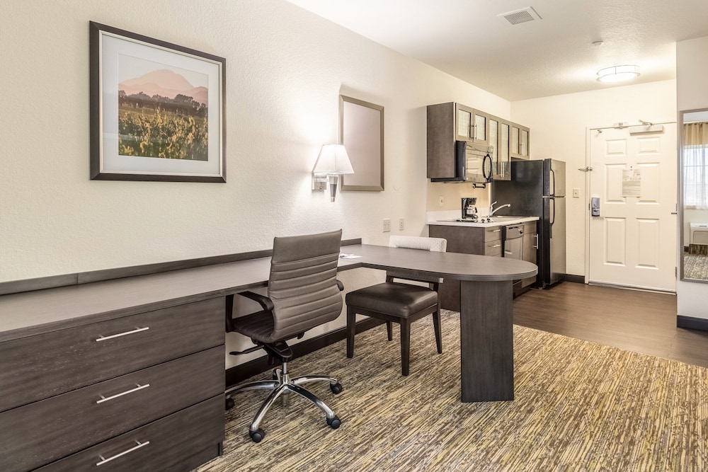 Candlewood Suites Portland Airport by IHG - photo 14