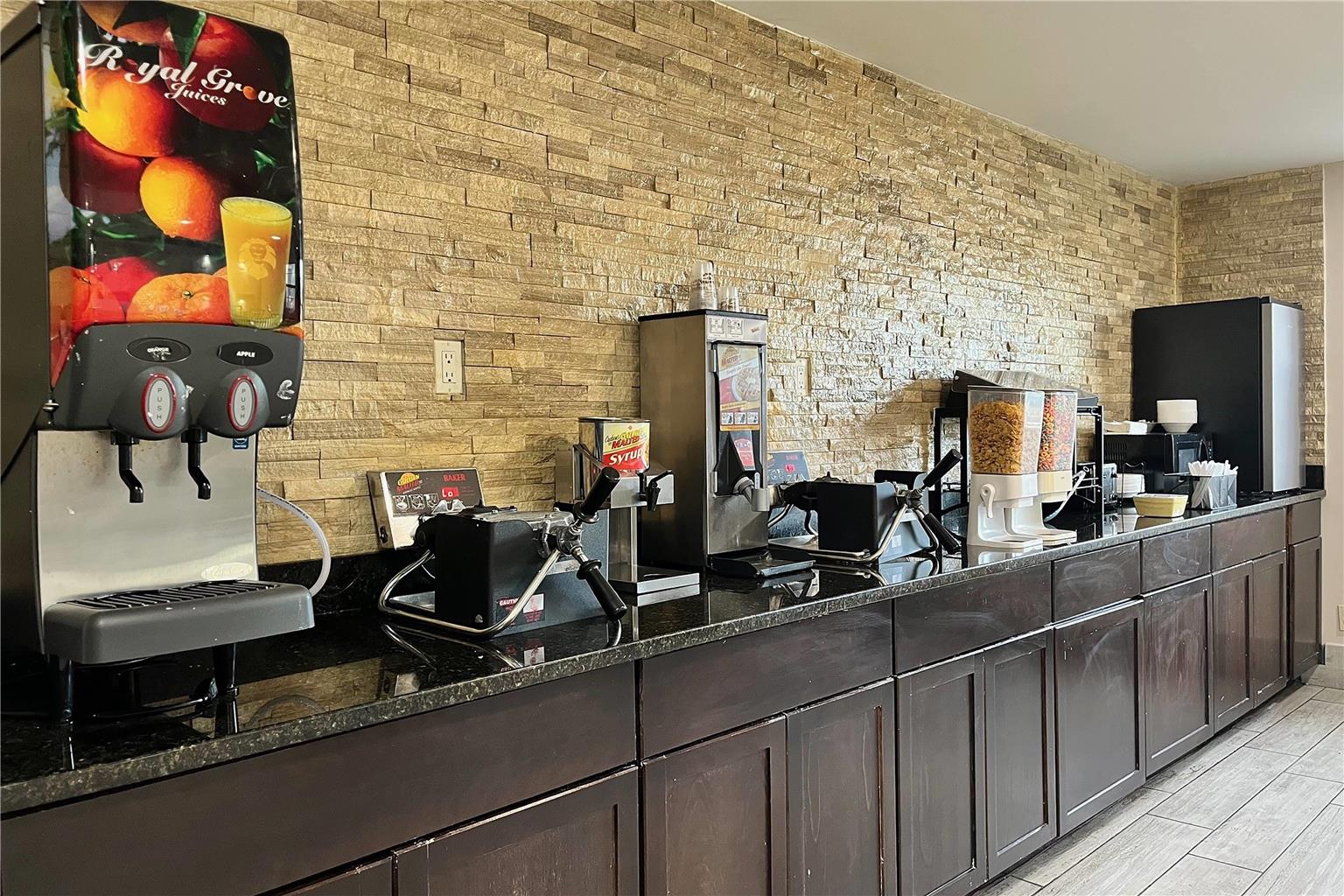 Baymont by Wyndham Indianapolis Airport Lynhurst - photo 7
