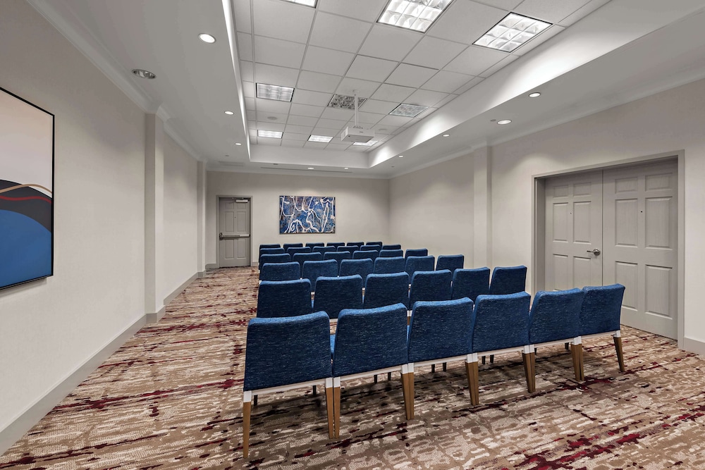 Hilton Garden Inn Omaha East Council Bluffs - photo 55