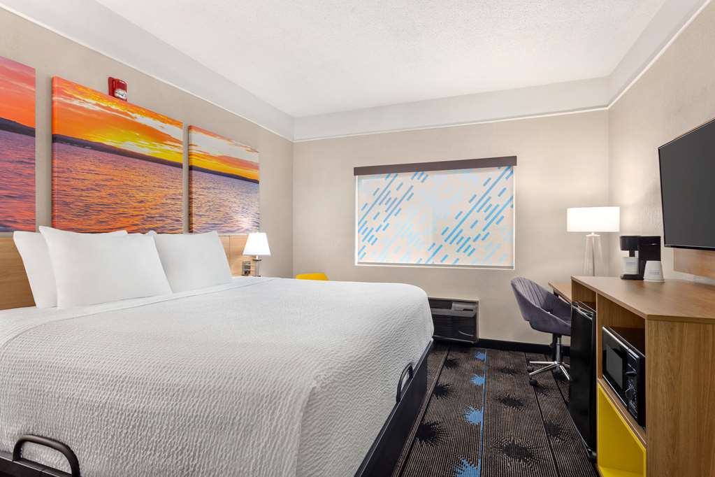 Days Inn by Wyndham Kansas City International Airport - photo 18