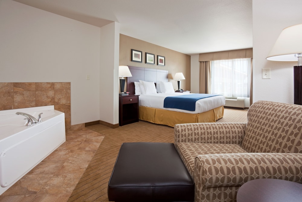 Holiday Inn Express & Suites Antigo by IHG - photo 9