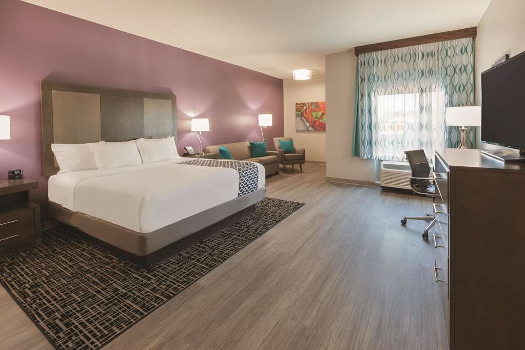 La Quinta Inn & Suites by Wyndham Terre Haute - photo 15