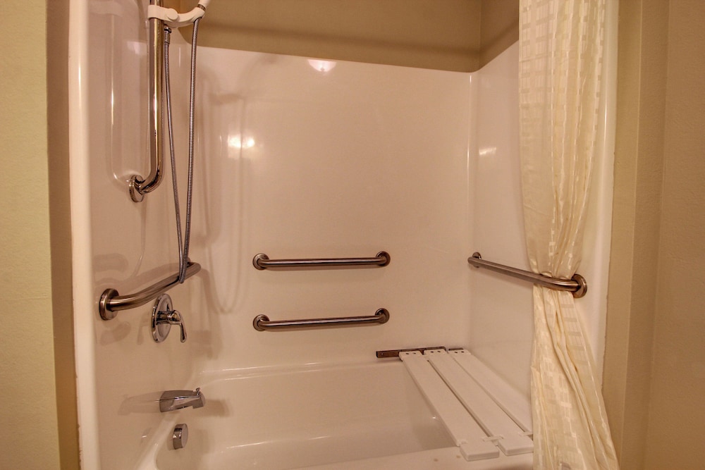 Cobblestone Hotel & Suites Newton - photo 10