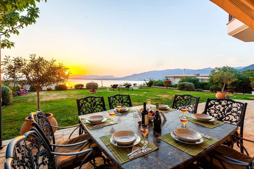 Sunset Paradise Verga s Ultimate Seaview Getaway in Kalamata, Greece