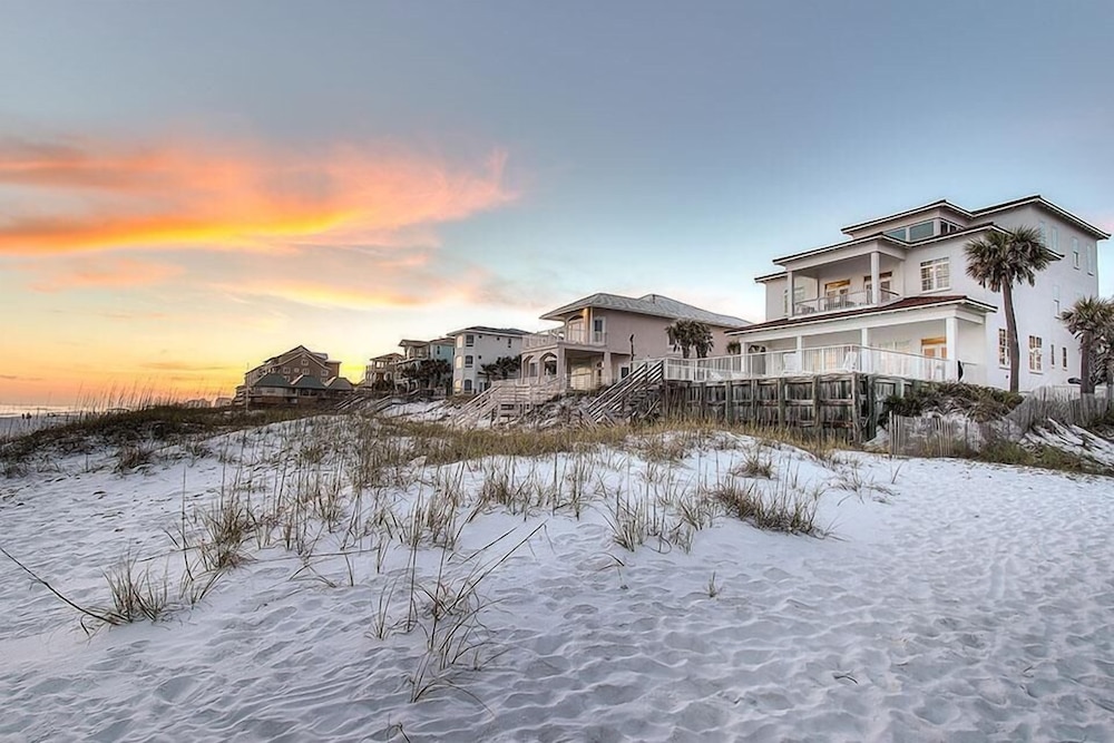 Redefining Beach Time 7 Bedroom Holiday Home by Five Star Properties — 4-Star Luxury Hotel in Destin, United States