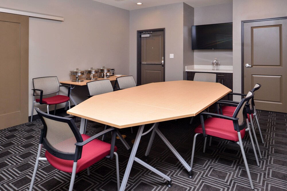 TownePlace Suites by Marriott Laplace - photo 26