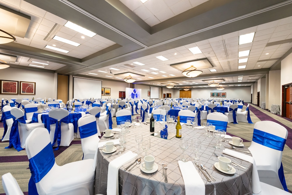 Holiday Inn Hotel & Suites Beaumont Plaza by IHG - photo 26