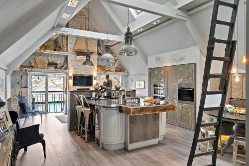 Finest Retreats The Old Library in Dartmouth, United Kingdom