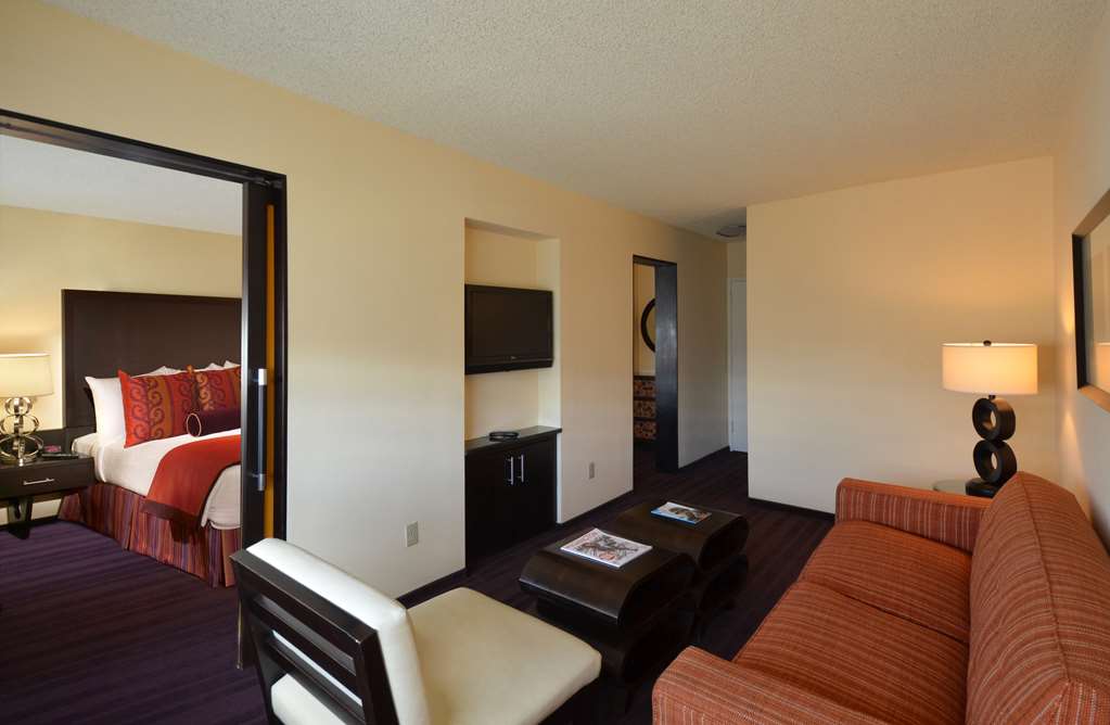 Washington Plaza Hotel - photo 10