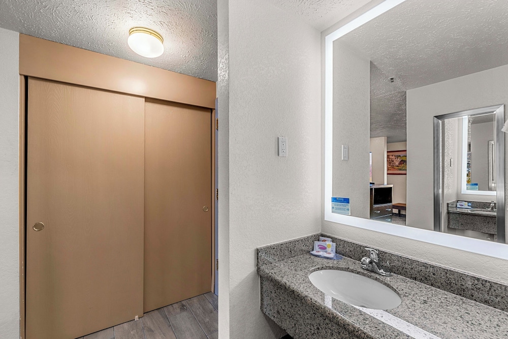 Clarion Pointe Wenatchee WA - photo 12