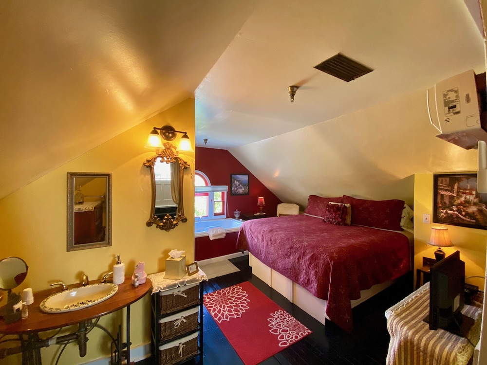 Penny Farthing Inn - photo 18