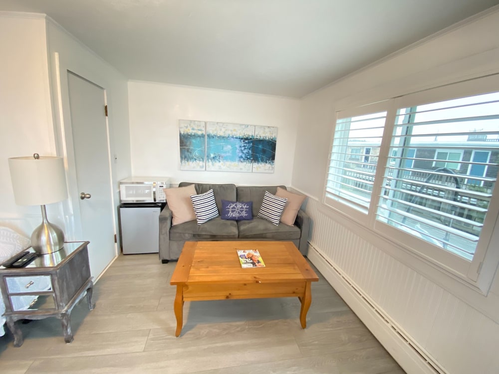 Vineyard Harbor Motel Private Beach - photo 10