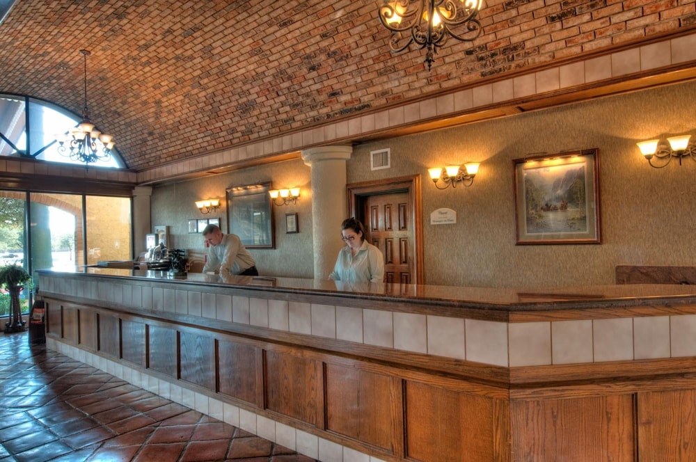 MCM Elegante Suites Abilene - photo 3