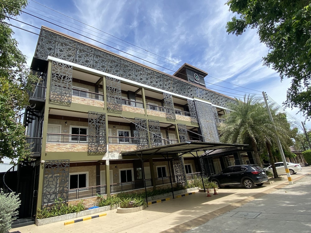 RoomQuest Chonburi Laem Chabang in Bang Lamung, Thailand