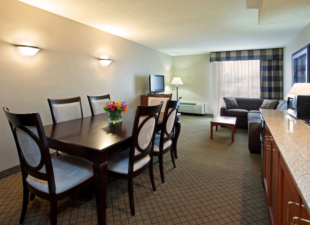 Holiday Inn Hotel & Suites Cincinnati Eastgate by IHG - photo 5