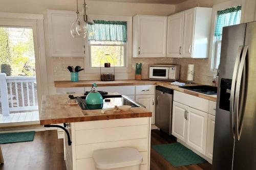 Cute and Cozy 2bed 4 Miles to LU — hotel in Lynchburg