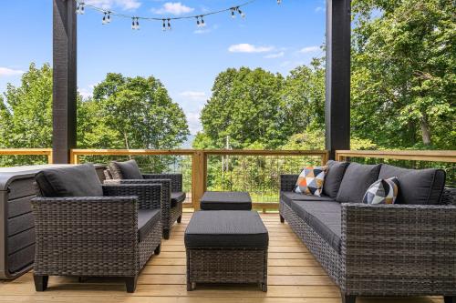 Serenity Peak Lodge by Carolina Mornings — 4-Star Luxury Hotel in Waynesville, United States