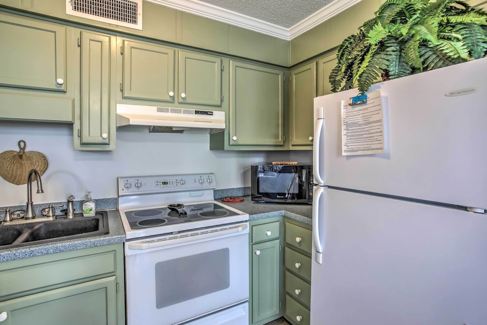 Cozy Myrtle Beach Escape With Resort Amenities - photo 7