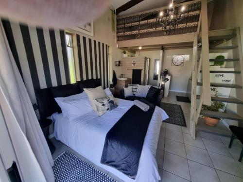 Angel 8 AirBnB Apartment 2 — 4-Star Luxury Hotel in Robertson, South Africa