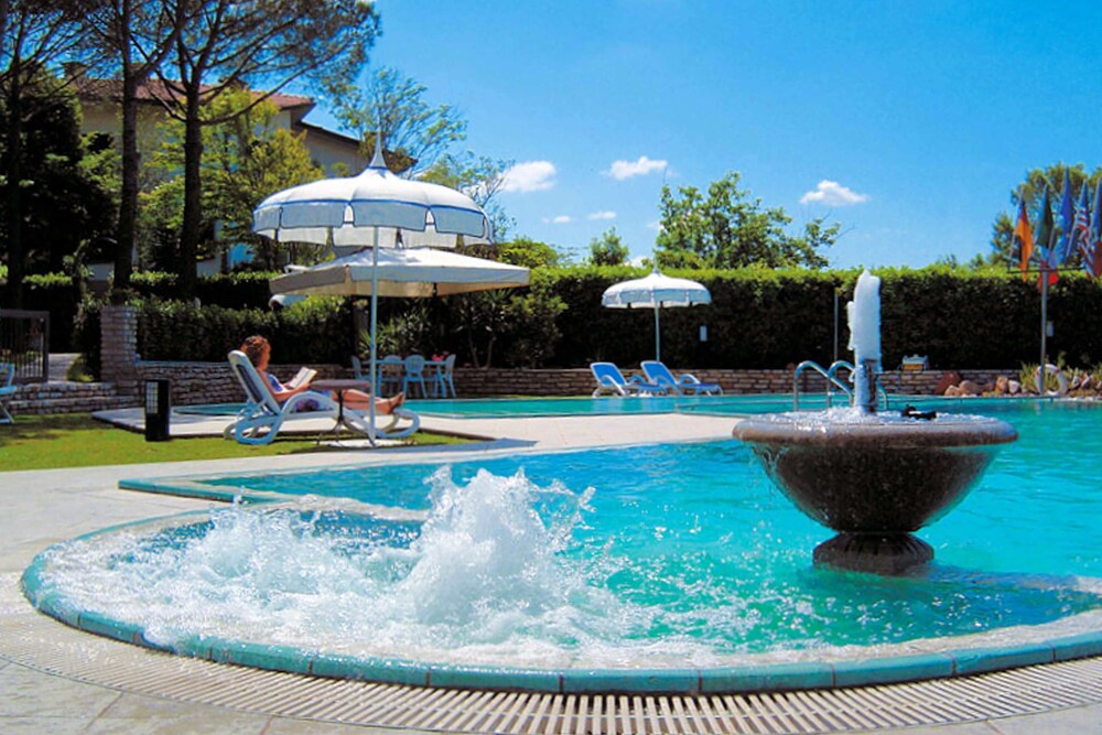 Villa Rossana — 4-Star Luxury Hotel in Cenaia, Italy