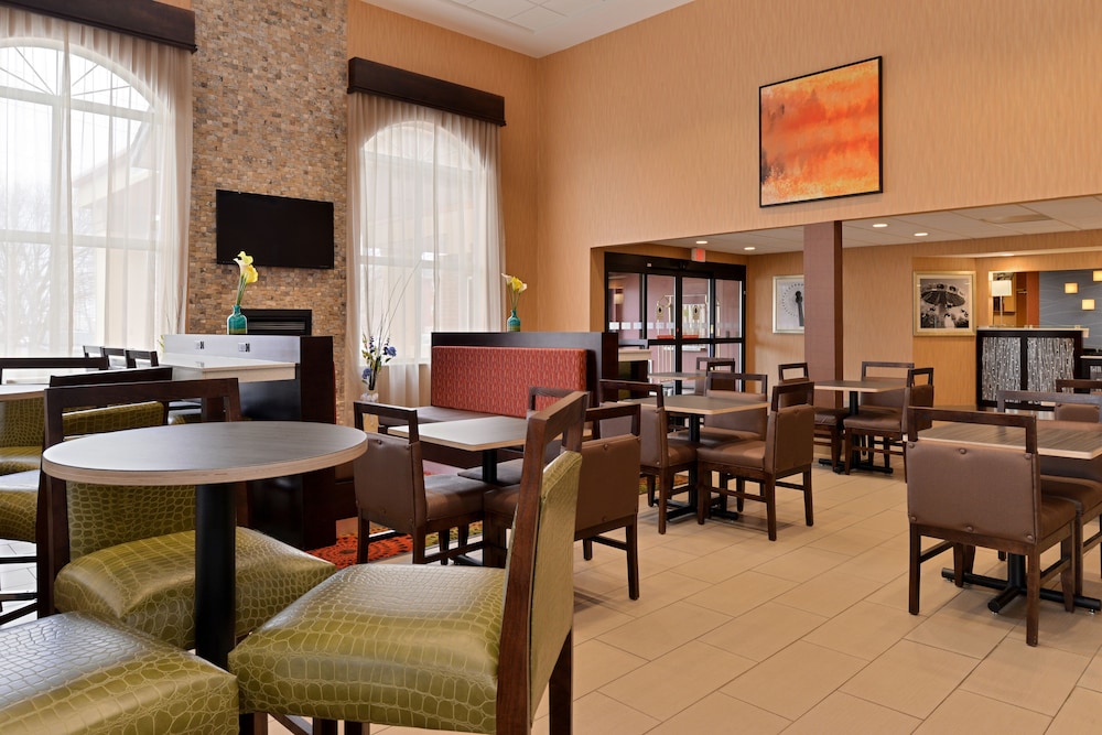Comfort Inn & Suites Sharonville Cincinnati North - photo 15
