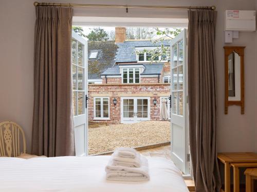 14 Vineyard Street — Winchcombe — photo 3