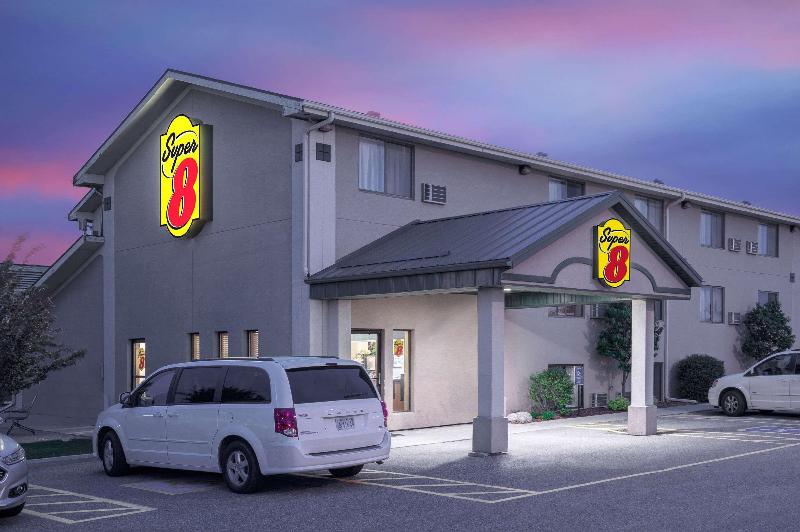 Super 8 by Wyndham Willmar — Willmar — photo 2