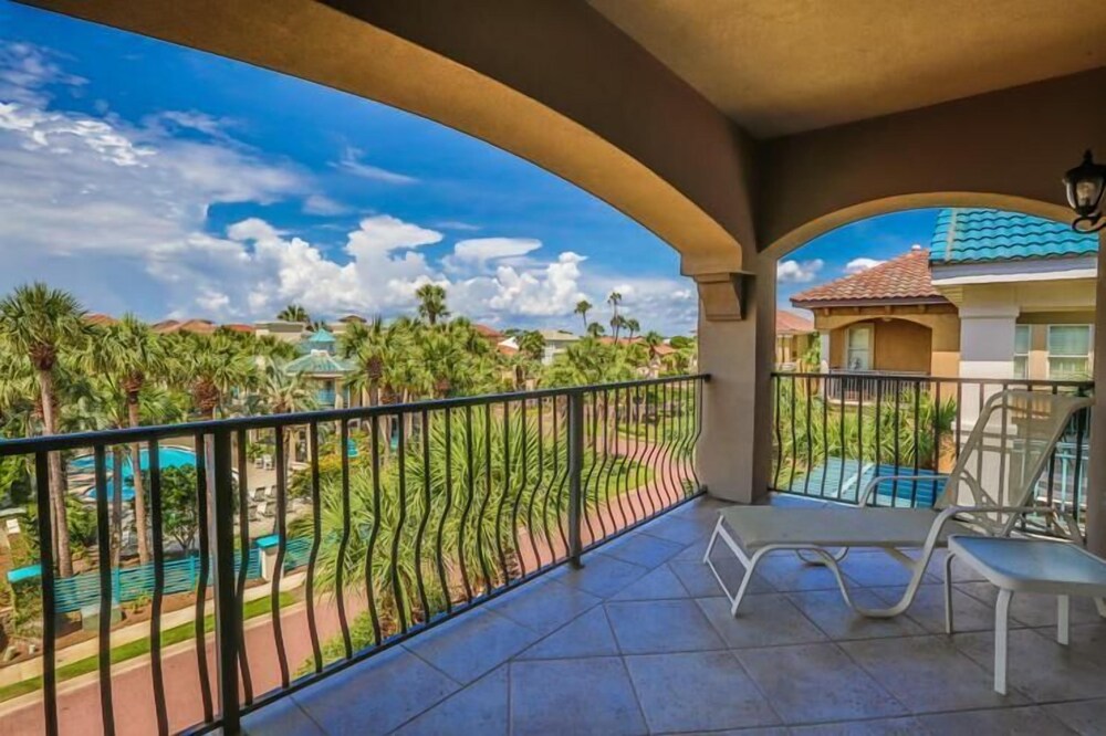 Casa de Fiesta 5 Bedroom Holiday Home by Five Star Properties — 4-Star Luxury Hotel in Destin, United States