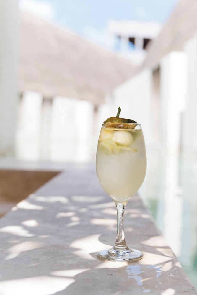 Poolside bar