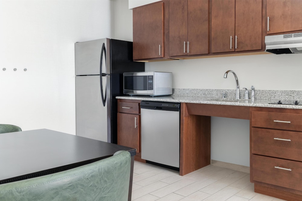Homewood Suites by Hilton Wauwatosa Milwaukee - photo 17
