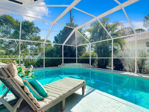 Epic Arcades Heated Pool Home by Beach & Mercato — 4-Star Luxury Hotel in Naples, United States
