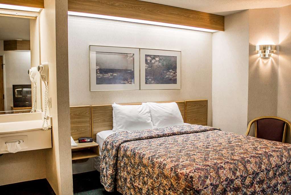 Rodeway Inn Abbotsford - photo 18
