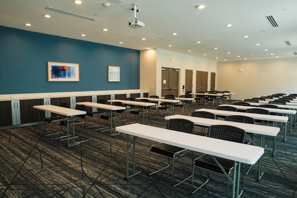 Holiday Inn Express & Suites McCalla Birmingham West by IHG - photo 82