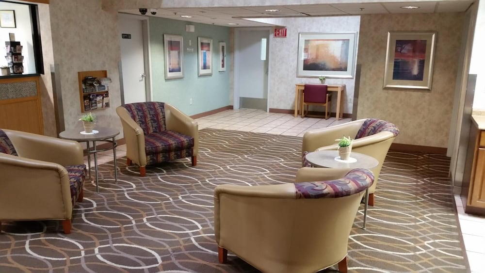 Plano Inn & Suites - photo 7