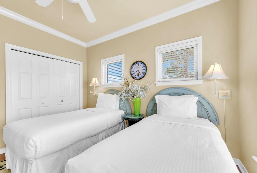 Joy Happens Pet friendly with additional pet fee - last minute hotel in Unknown City