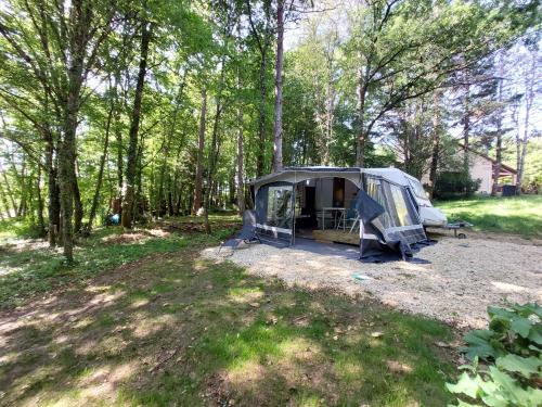 Caravane La Clairière - carbon neutral hotel in Unknown City