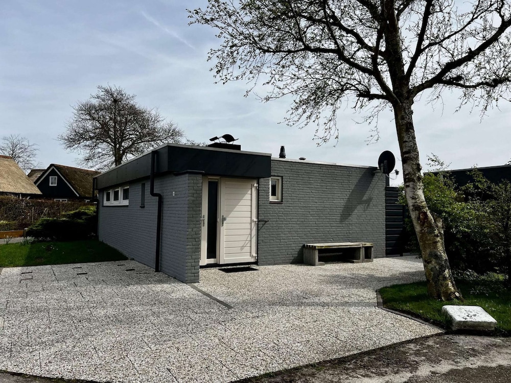 Nice bungalow for family vacation — 4-Star Luxury Hotel in Schagen, Netherlands
