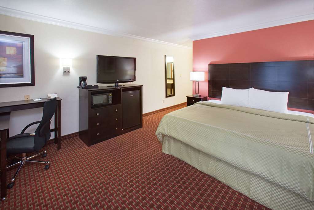 AmericInn by Wyndham Johnston Des Moines - photo 9