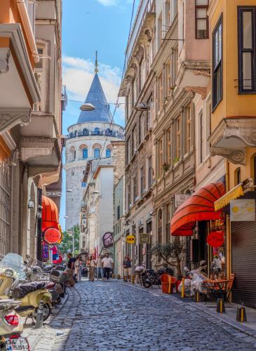 Historic Spacious Galata Apartment — 4-Star Luxury Hotel in Istanbul, Turkey
